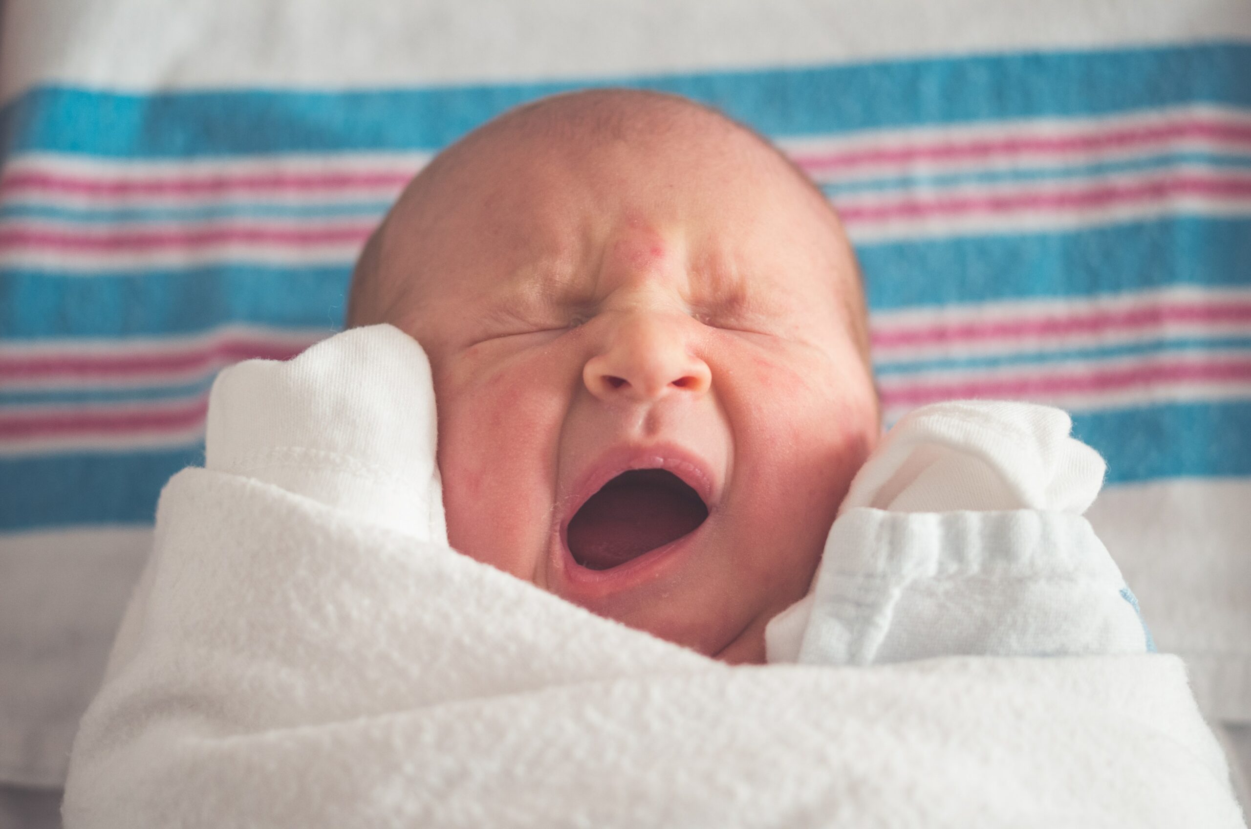 Kolki gazowe (jelitowe) u niemowląt – jak ulżyć cierpiącemu dziecku i udręczonej mamie…